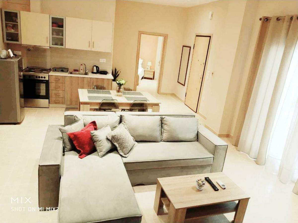 Beautiful House In Alimos Near To The Beach And Metro เอเธนส์ ภายนอก รูปภาพ