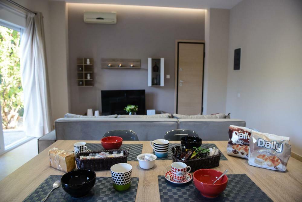 Beautiful House In Alimos Near To The Beach And Metro เอเธนส์ ภายนอก รูปภาพ